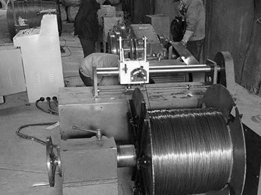 開始了一家創(chuàng)業(yè)公司并購買了拉絲機。